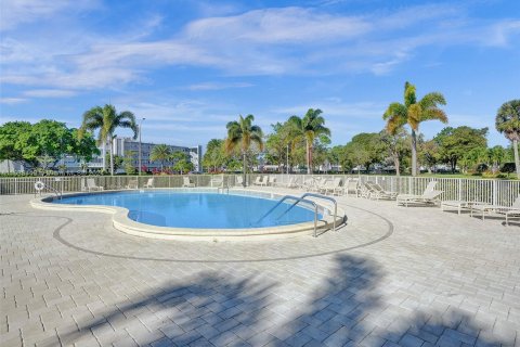 Copropriété à vendre à Deerfield Beach, Floride: 2 chambres, 76.18 m2 № 1310541 - photo 24