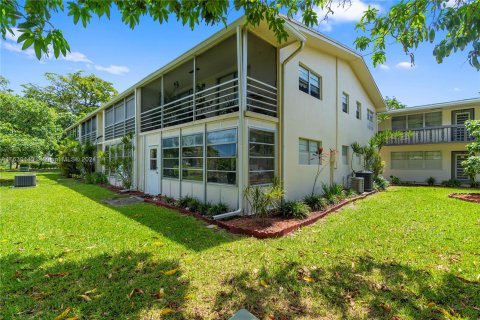 Condo in Deerfield Beach, Florida, 2 bedrooms  № 1310541 - photo 22