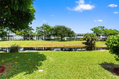 Copropriété à vendre à Deerfield Beach, Floride: 2 chambres, 76.18 m2 № 1310541 - photo 21