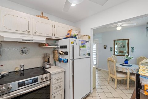 Condo in Deerfield Beach, Florida, 2 bedrooms  № 1310541 - photo 7