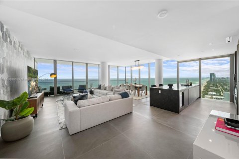 Copropriété à vendre à Hallandale Beach, Floride: 3 chambres, 236.81 m2 № 1310539 - photo 1