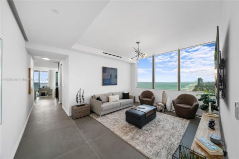 Condo in Hallandale Beach, Florida, 3 bedrooms  № 1310539 - photo 9