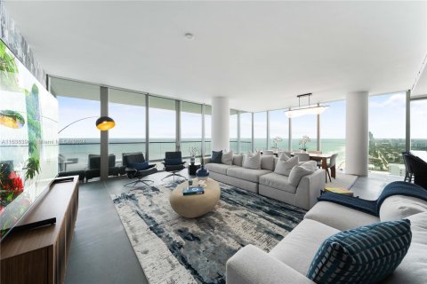 Copropriété à vendre à Hallandale Beach, Floride: 3 chambres, 236.81 m2 № 1310539 - photo 11