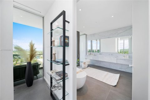 Copropriété à vendre à Hallandale Beach, Floride: 3 chambres, 236.81 m2 № 1310539 - photo 23