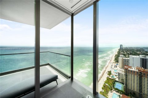 Copropriété à vendre à Hallandale Beach, Floride: 3 chambres, 236.81 m2 № 1310539 - photo 13