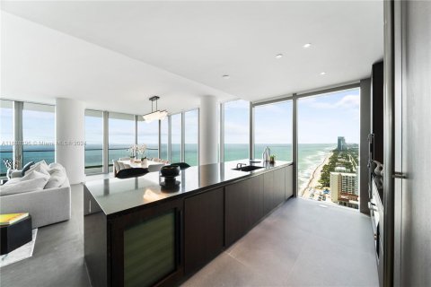 Condo in Hallandale Beach, Florida, 3 bedrooms  № 1310539 - photo 6