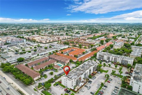 Condominio en venta en Hialeah, Florida, 3 dormitorios, 111.76 m2 № 1377012 - foto 1