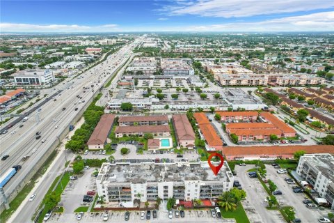 Condo in Hialeah, Florida, 3 bedrooms  № 1377012 - photo 5