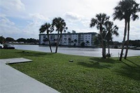 Condominio en venta en Lauderhill, Florida, 1 dormitorio, 86.21 m2 № 1100093 - foto 30