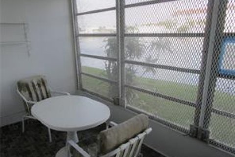 Condo in Lauderhill, Florida, 1 bedroom  № 1100093 - photo 13