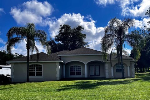 House in Dade City, Florida 4 bedrooms, 220.18 sq.m. № 1393957 - photo 1