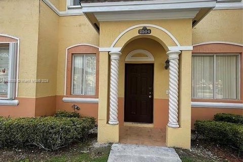 Townhouse in Homestead, Florida 4 bedrooms, 181.35 sq.m. № 1306067 - photo 1