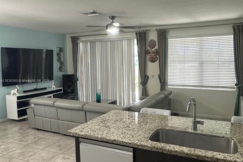 Townhouse in Homestead, Florida 4 bedrooms, 181.35 sq.m. № 1306067 - photo 27