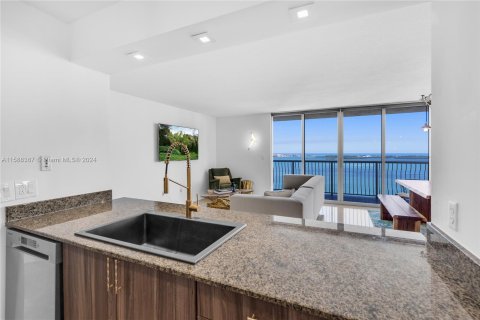 Condo in Miami, Florida, 2 bedrooms  № 1177734 - photo 12