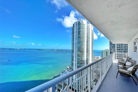 Condo in Miami, Florida, 2 bedrooms  № 1177734 - photo 1