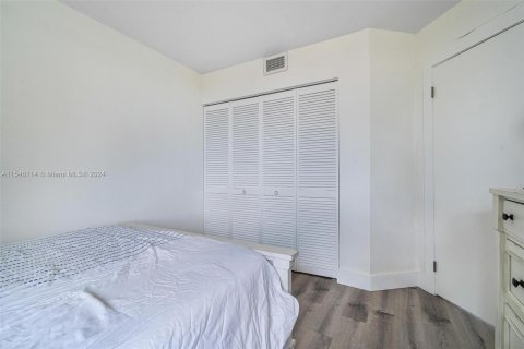 Condo in Miami, Florida, 2 bedrooms  № 1365455 - photo 10