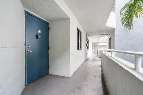 Condo in Miami, Florida, 2 bedrooms  № 1365455 - photo 18