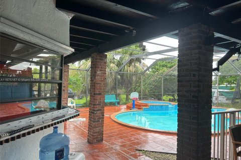 Casa en alquiler en Miami, Florida, 3 dormitorios, 355.72 m2 № 1399155 - foto 4