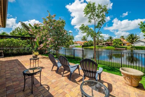 Villa ou maison à vendre à Pembroke Pines, Floride: 4 chambres, 240.52 m2 № 1292258 - photo 3