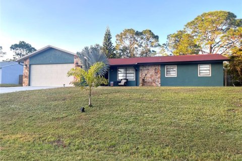 House in Palm Bay, Florida 3 bedrooms, 117.06 sq.m. № 831242 - photo 1