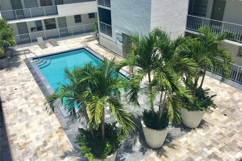 Condo in Miami Beach, Florida, 1 bedroom  № 1181547 - photo 2