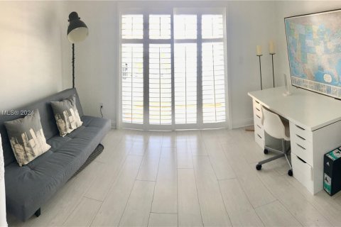 Condo in Miami Beach, Florida, 1 bedroom  № 1181547 - photo 14