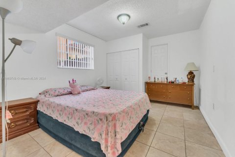 Villa ou maison à vendre à Hialeah, Floride: 3 chambres, 132.39 m2 № 1393576 - photo 14