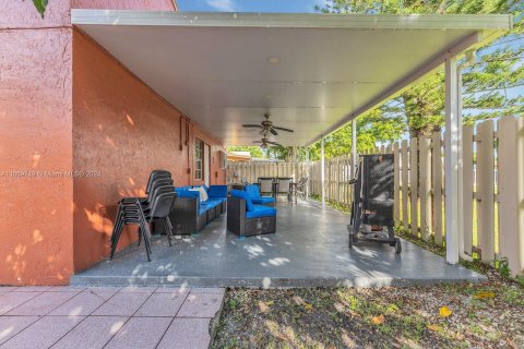 Villa ou maison à vendre à Hialeah, Floride: 3 chambres, 132.39 m2 № 1393576 - photo 24