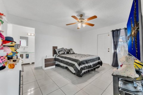 Villa ou maison à vendre à Hialeah, Floride: 3 chambres, 132.39 m2 № 1393576 - photo 10