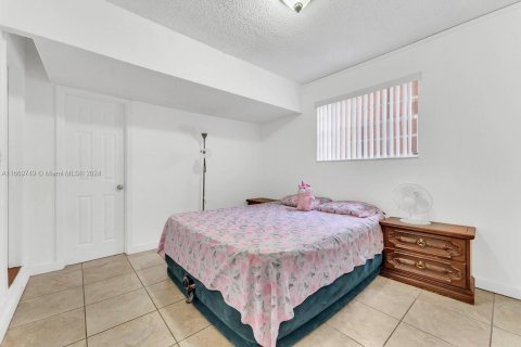 Villa ou maison à vendre à Hialeah, Floride: 3 chambres, 132.39 m2 № 1393576 - photo 15