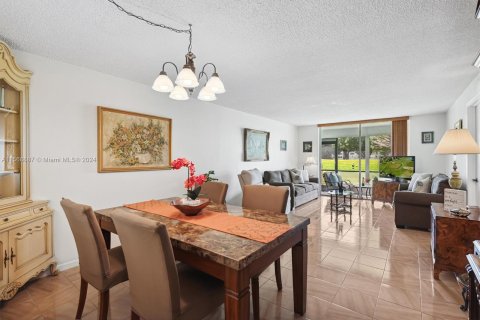 Copropriété à vendre à Pembroke Pines, Floride: 2 chambres, 108.7 m2 № 1118313 - photo 2