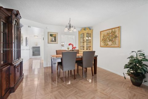 Copropriété à vendre à Pembroke Pines, Floride: 2 chambres, 108.7 m2 № 1118313 - photo 5