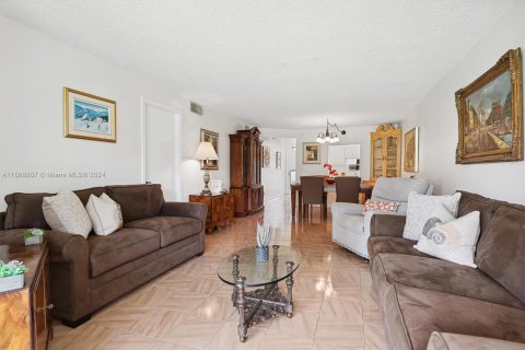 Copropriété à vendre à Pembroke Pines, Floride: 2 chambres, 108.7 m2 № 1118313 - photo 4