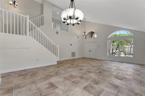 House in Pembroke Pines, Florida 4 bedrooms, 217.3 sq.m. № 1118314 - photo 3