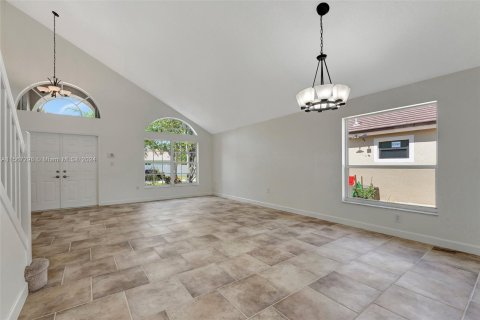 House in Pembroke Pines, Florida 4 bedrooms, 217.3 sq.m. № 1118314 - photo 2