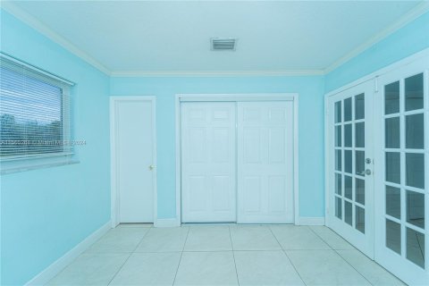 House in Miami, Florida 5 bedrooms, 202.53 sq.m. № 1118318 - photo 7