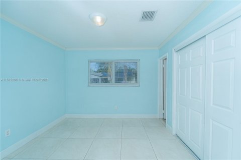 House in Miami, Florida 5 bedrooms, 202.53 sq.m. № 1118318 - photo 10