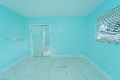 House in Miami, Florida 5 bedrooms, 202.53 sq.m. № 1118318 - photo 9