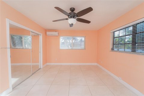 House in Miami, Florida 5 bedrooms, 202.53 sq.m. № 1118318 - photo 13