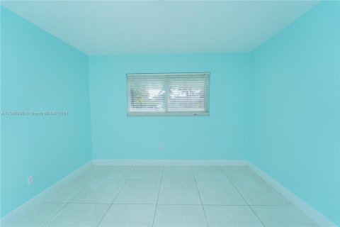 House in Miami, Florida 5 bedrooms, 202.53 sq.m. № 1118318 - photo 8