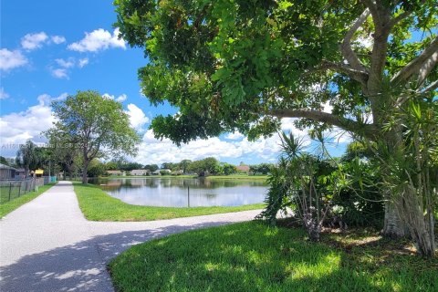 Villa ou maison à vendre à Boynton Beach, Floride: 2 chambres, 84.63 m2 № 1236979 - photo 9