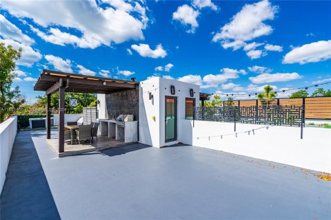 Adosado en venta en Miami, Florida, 3 dormitorios, 203.08 m2 № 1369132 - foto 4