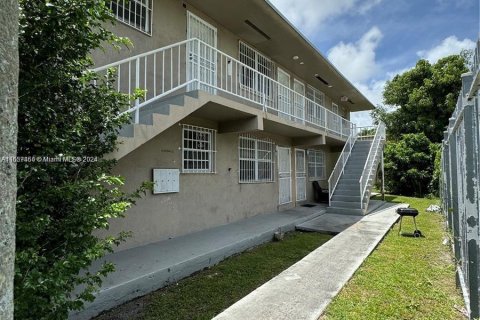 Apartamento en alquiler en Miami, Florida, 2 dormitorios, 315.87 m2 № 1369087 - foto 1