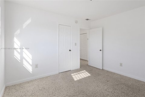 Appartement à louer à Miami, Floride: 2 chambres, 315.87 m2 № 1369087 - photo 13