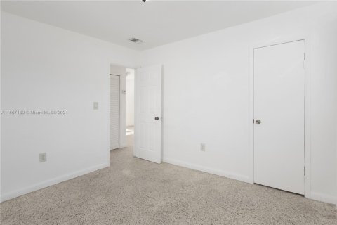 Apartamento en alquiler en Miami, Florida, 2 dormitorios, 315.87 m2 № 1369087 - foto 10