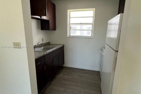 Apartamento en alquiler en Miami, Florida, 2 dormitorios, 315.87 m2 № 1369087 - foto 7