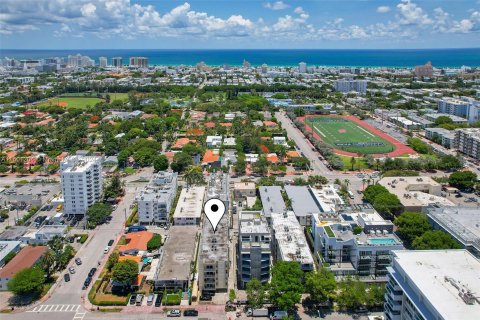 Condo in Miami Beach, Florida, 1 bedroom  № 1224213 - photo 1