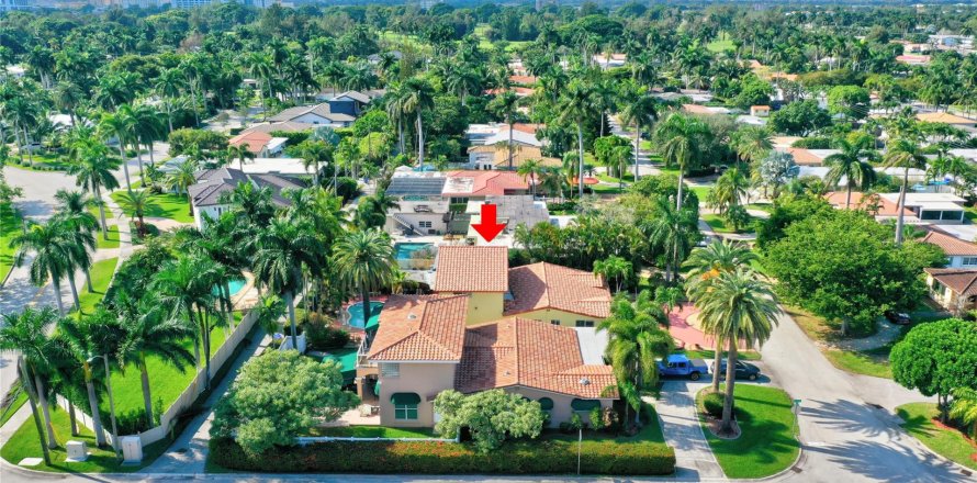 House in Hollywood, Florida 4 bedrooms, 248.61 sq.m. № 1094015