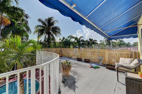 House in Hollywood, Florida 4 bedrooms, 248.61 sq.m. № 1094015 - photo 17