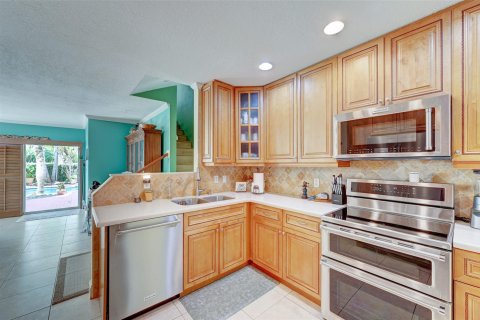 House in Hollywood, Florida 4 bedrooms, 248.61 sq.m. № 1094015 - photo 26